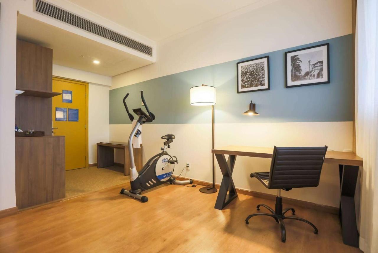 TRYP By Wyndham Ribeirão Preto Hotel Exterior foto A typical room at the hotel
