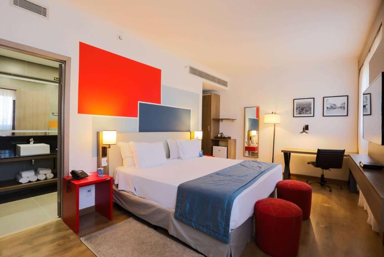 TRYP By Wyndham Ribeirão Preto Hotel Exterior foto A room at the hotel