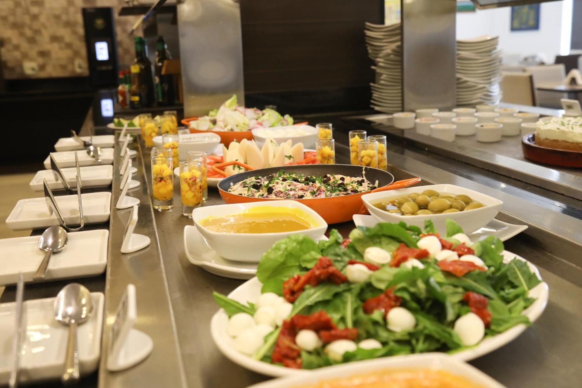 TRYP By Wyndham Ribeirão Preto Hotel Exterior foto A salad bar