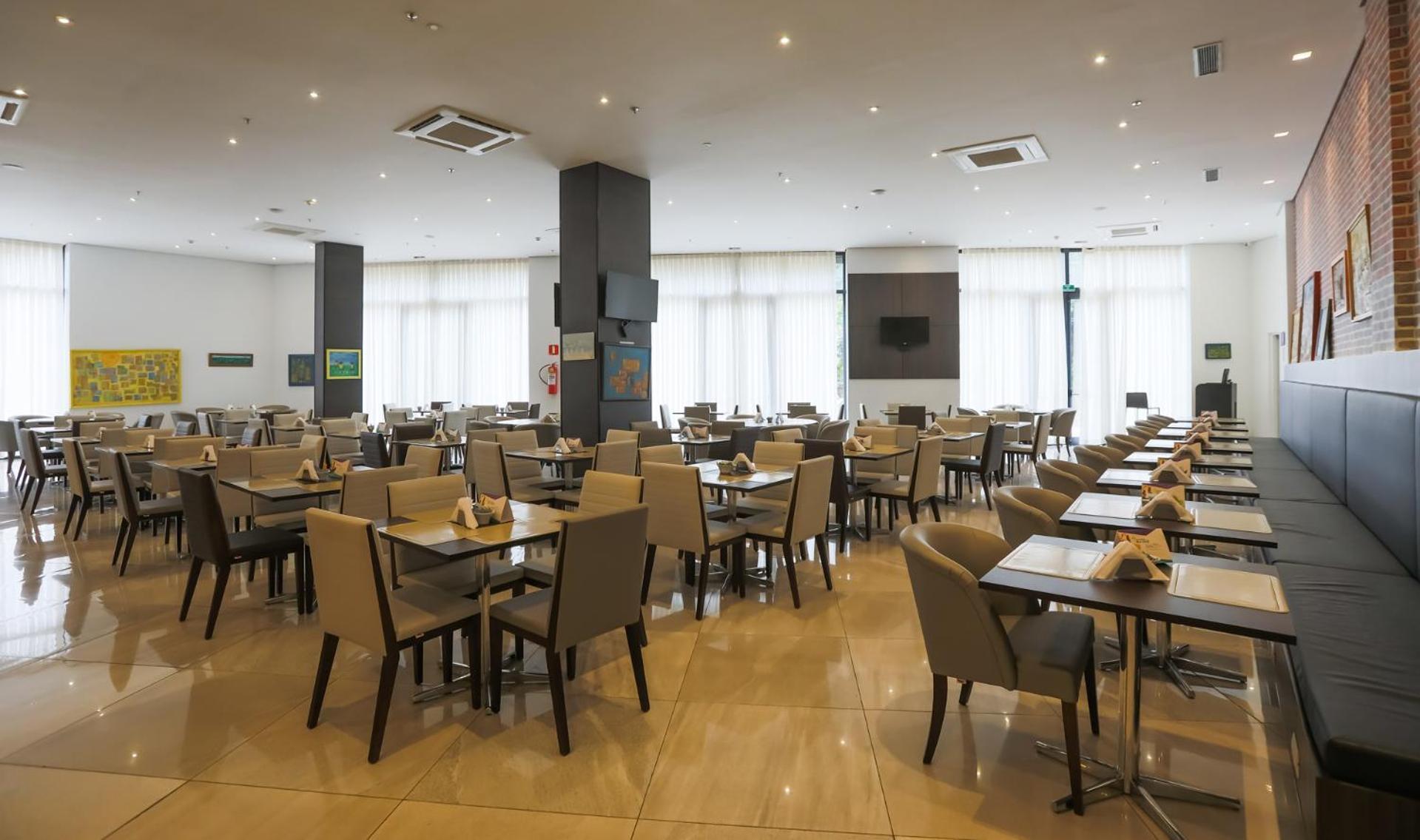 TRYP By Wyndham Ribeirão Preto Hotel Exterior foto The dining room at the airport