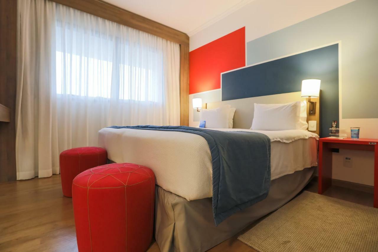 TRYP By Wyndham Ribeirão Preto Hotel Exterior foto A room at the hotel