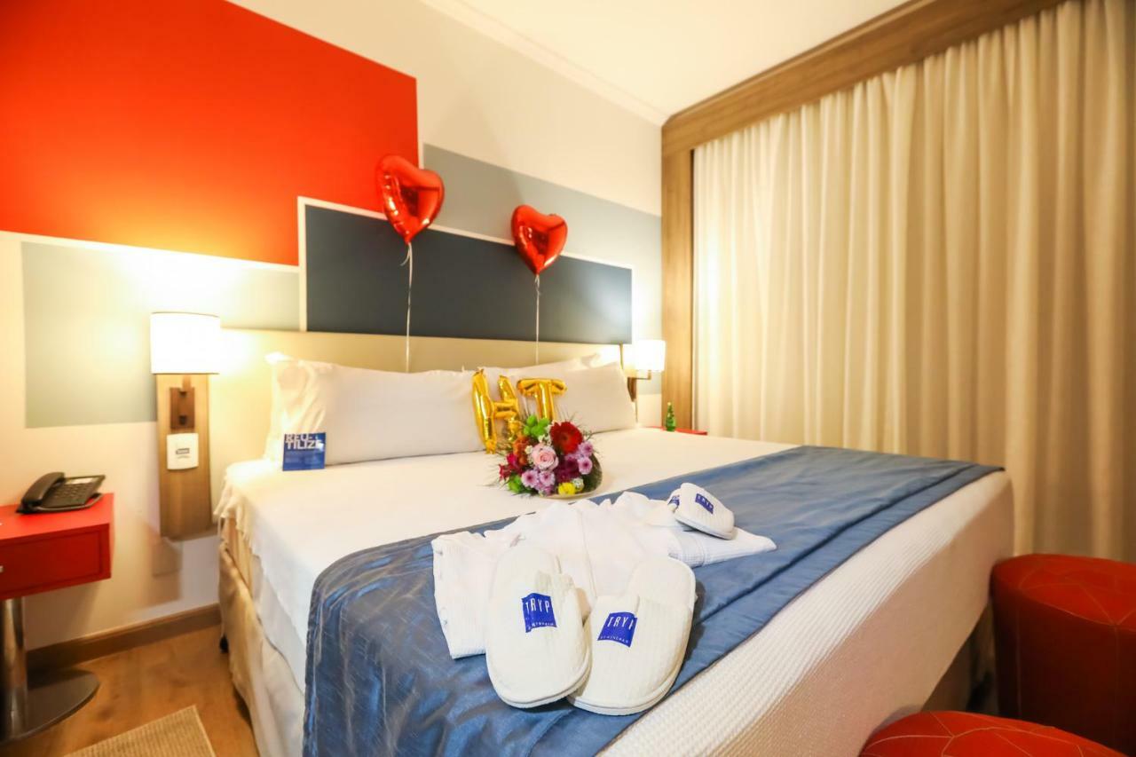 TRYP By Wyndham Ribeirão Preto Hotel Exterior foto A room at the hotel