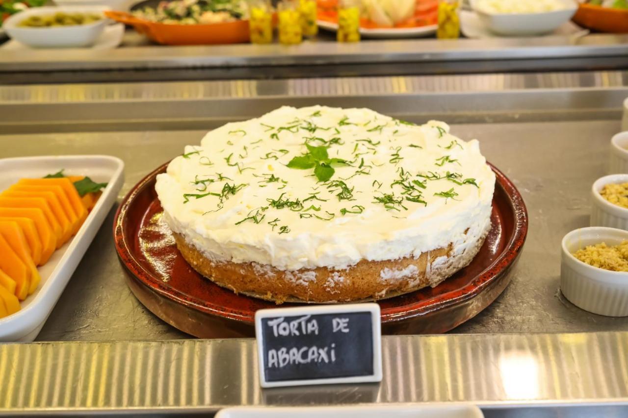 TRYP By Wyndham Ribeirão Preto Hotel Exterior foto A cake made with abacaxi