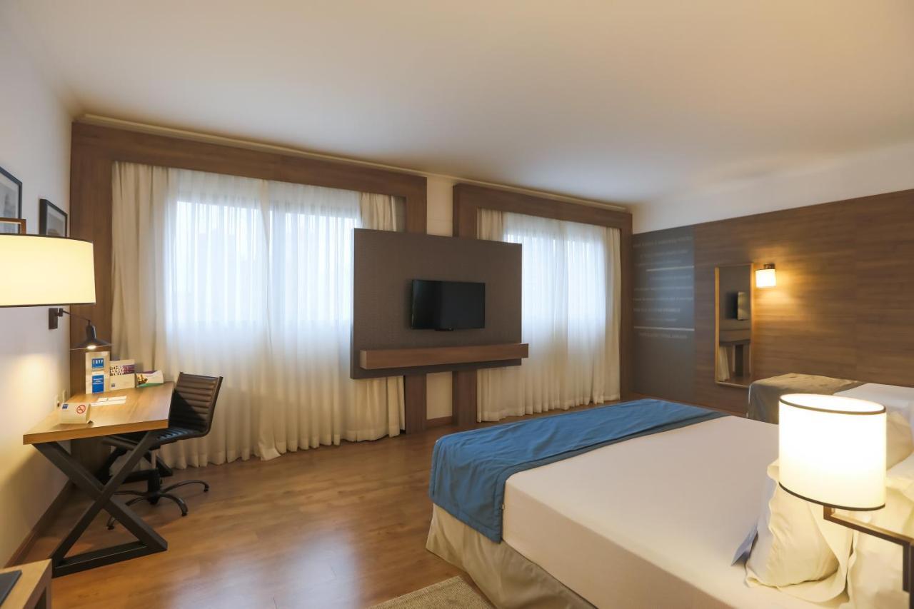 TRYP By Wyndham Ribeirão Preto Hotel Exterior foto A room at the hotel